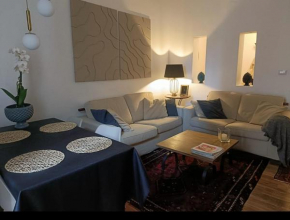 Suite 374